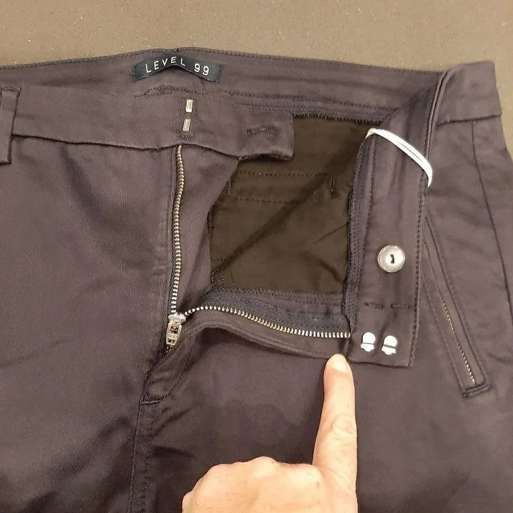 Level 99 Navy Capris Size 33 - Picture 10 of 10